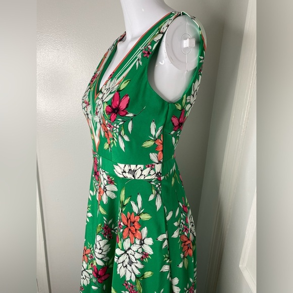 Vince Camuto Floral A line Handkerchief Green V-Neck Dress - Picture 9 of 12